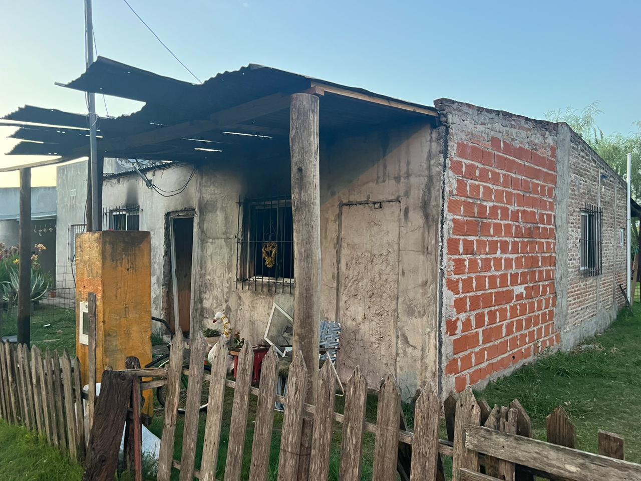 INCENDIO EN UNA VIVIENDA: INVESTIGAN POSIBLE HECHO INTENCIONAL