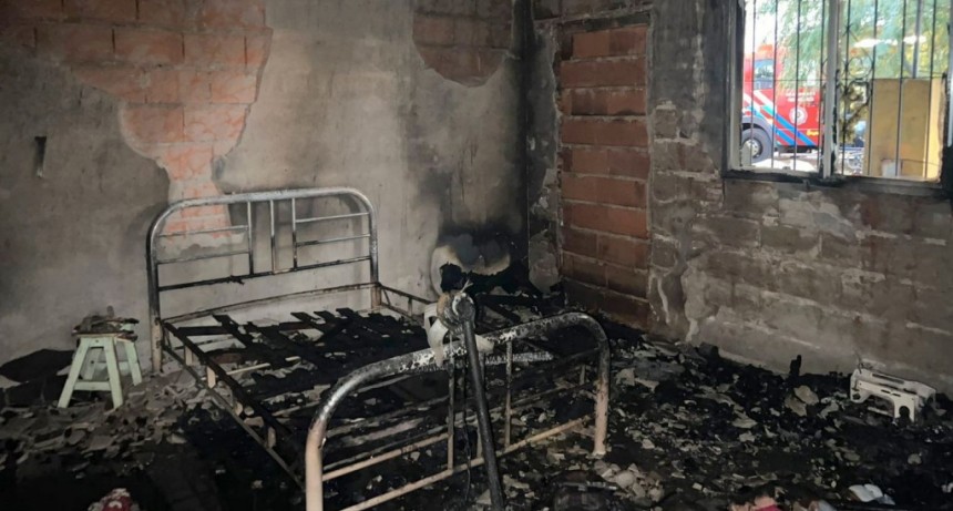 INCENDIO EN UNA VIVIENDA: INVESTIGAN POSIBLE HECHO INTENCIONAL