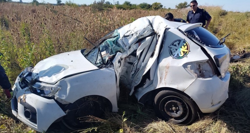 Es Grave la situación del joven que despistó, volcó y chocó contra un árbol en Ruta 20, acceso a Escriña