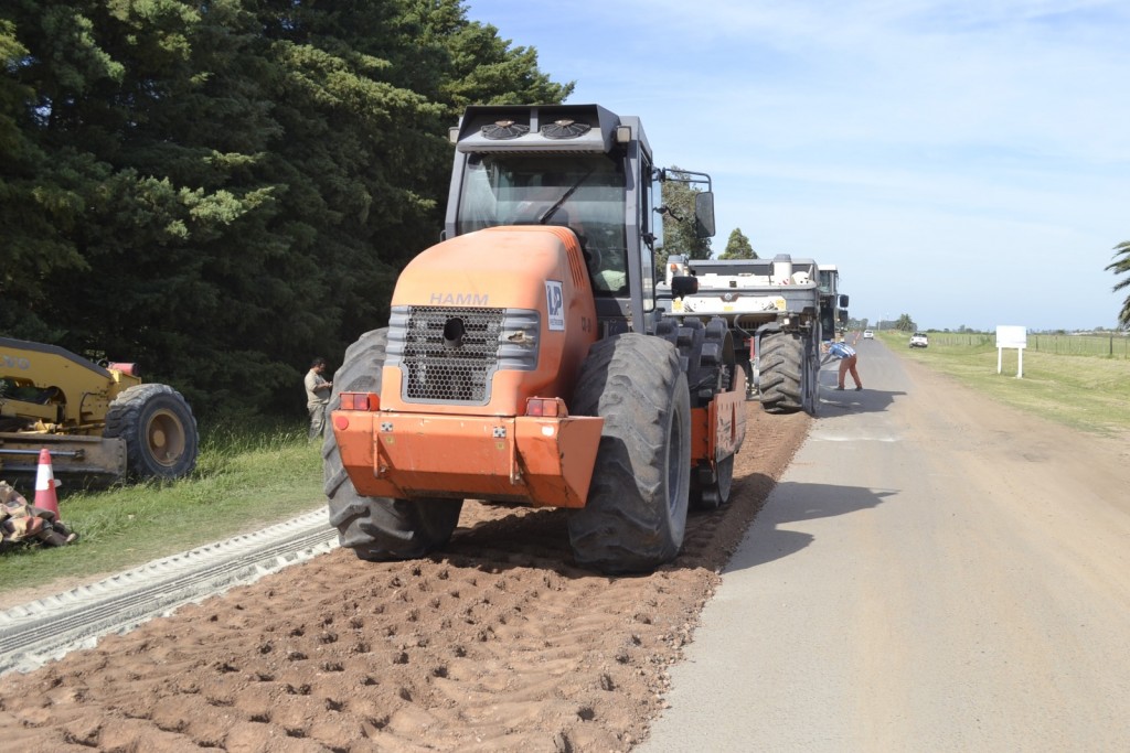 COMENZÓ EL BACHEO DE LA RUTA PROV 51 URDINARRAIN/PARERA
