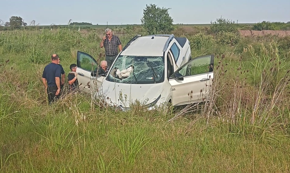 Despiste de una Camioneta en RP 51 acceso a FM Parera