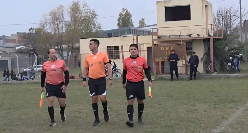 EN EL D&Iacute;A DEL PERIODISTA, UNA TERNA ARBITRAL DE GUALEGUAYCH&Uacute;, IMPIDI&Oacute; HACER PERIODISMO