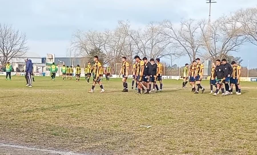 Ganó Juventud Urdinarrain y es el único que se acerca al lider Central Larroque