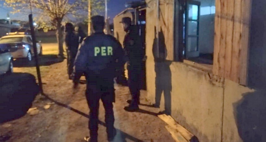 OPERATIVO ANTIDROGAS EN EL DEPARTAMENTO GCHU: Allanaron una vivienda en Urdinarrain y secuestraron cocaina, dinero y elementos para su fraccionamiento