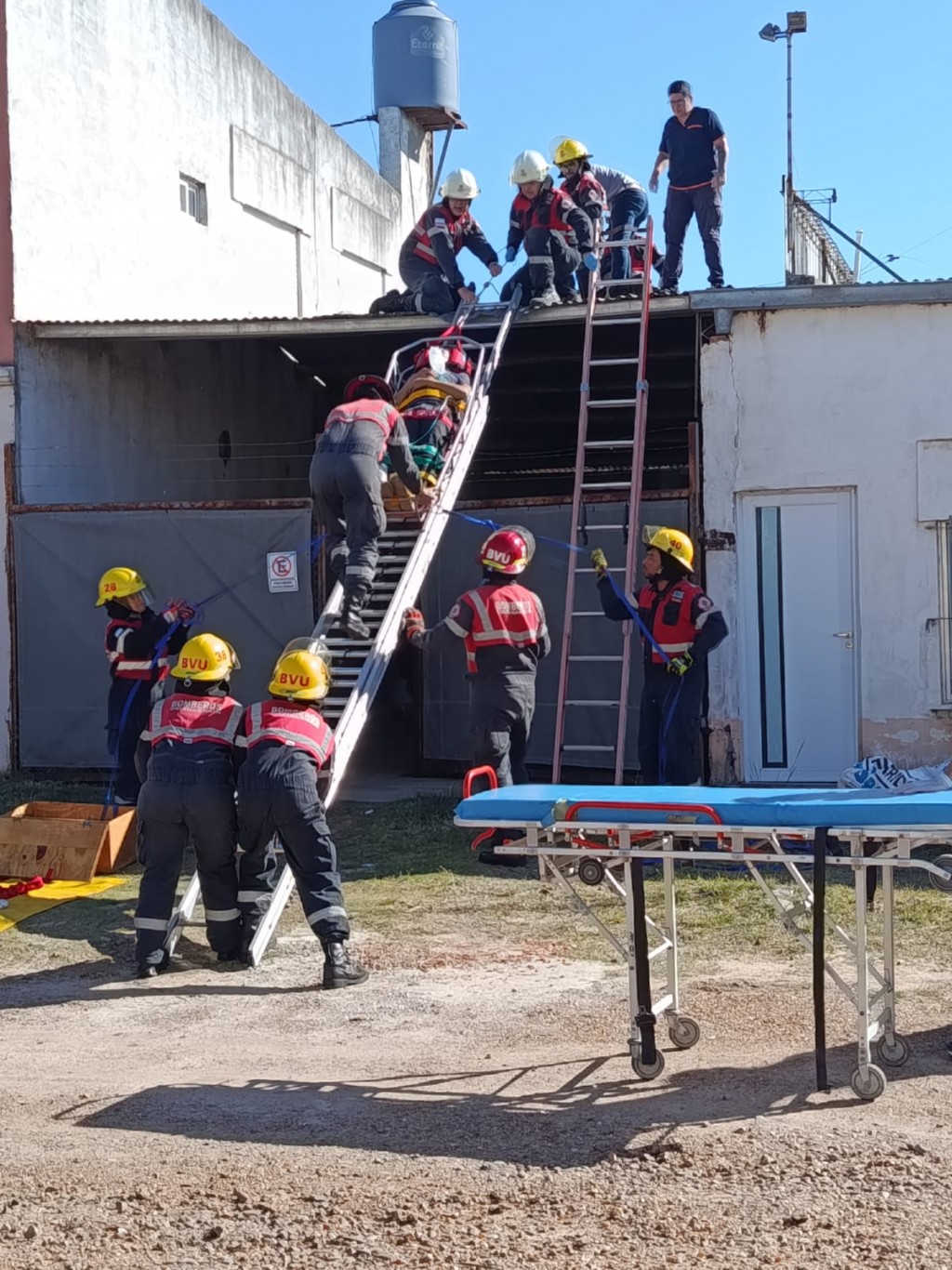 📰 Accidente laboral en Urdinarrain: un joven cayó desde una antena