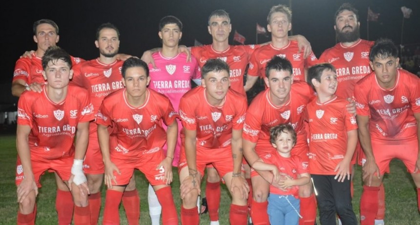 Central Larroque goleó a Deportivo y quedó a un paso del título de Campeón