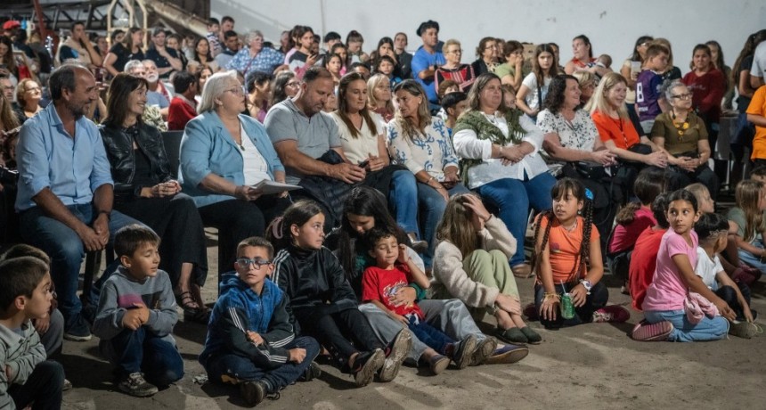 GILBERT le dio la Bienvenida a la Navidad en Comunidad